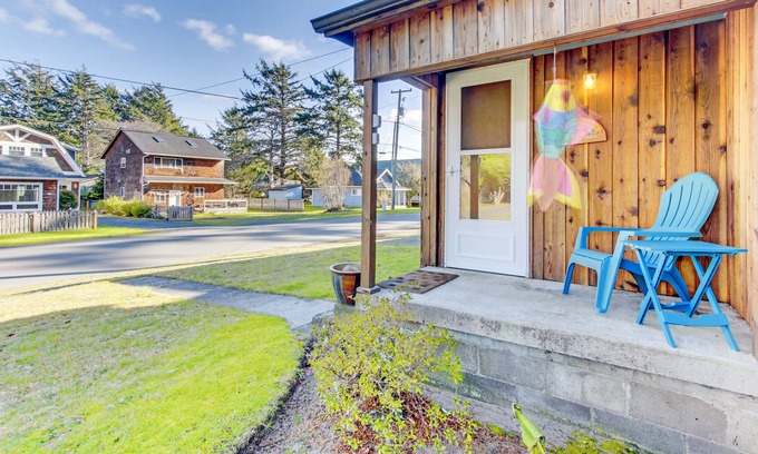 Cannon Beach Cabin | Dog-Friendly House with Entertainment and Yard - Close to Beach and Downtown