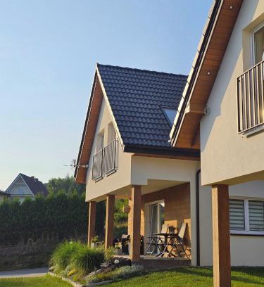 Ladek-Zdroj House | Dom z Widokiem na Góry i Jacuzzi - "Domki na Słonecznym Wzgórzu"