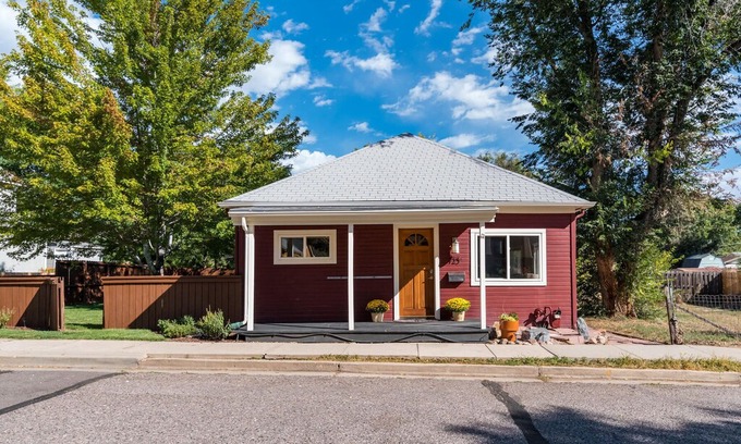 Louisville House | Downtown Getaway home perfect for either a couple or a family. Sleeps up to 7