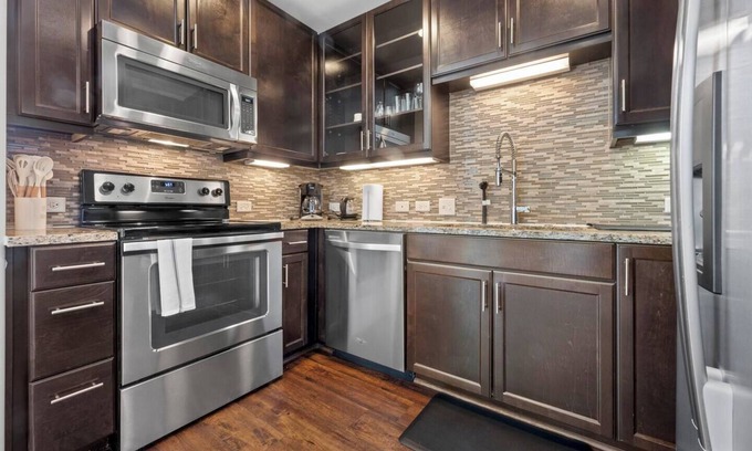 Waller Creek District Apartment | Downtown | Luxury 1BD Apt. | Pool | Gym | Great Views