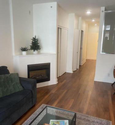 Downtown Vancouver Hotel | downtown vancouver independent affordable suit 1