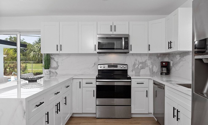 Miramar House | Dreamy 4BR Getaway w Private Pool Luxe Patio in Miramar