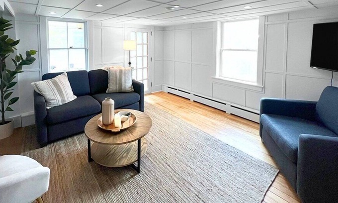East Quogue House | East Quogue · Hamptons Getaway Home, Sleeps 5