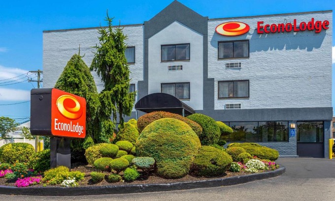Hicksville Cabin | Econo Lodge