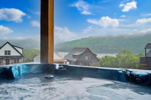 Hollister House | Edgewater Vista Retreat