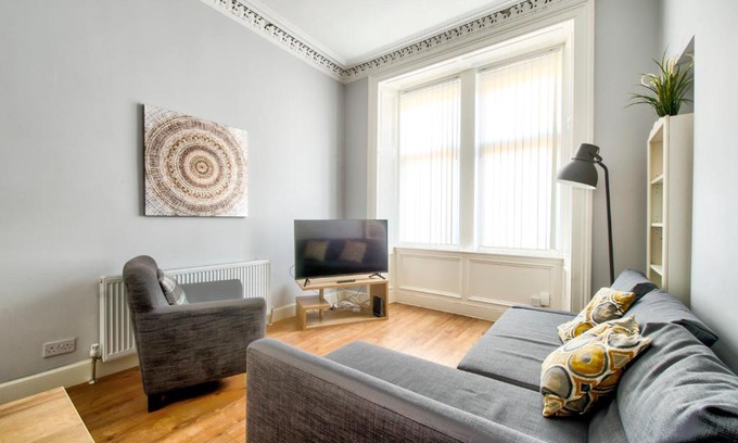 Leith Apartment | Edinburgh City Central Apartment Sleeps 6 Free Parking
