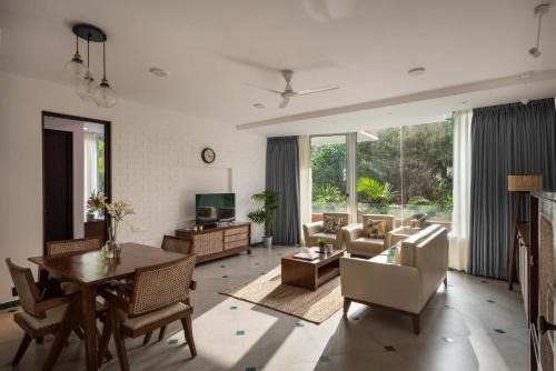 Nerul Apartment | El Arbol Apartments - Rooftop pool-Near Candolim-Wifi-24 hour Security