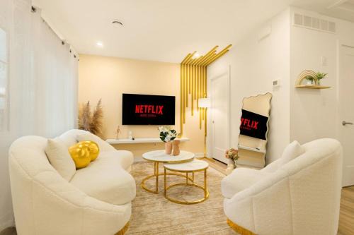 Niagara Falls Apartment | Elegant 2BR Suite with Parking, Only 7 Mins to Niagara Falls and Sleeps 4 Guests