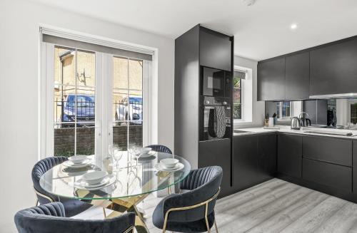 Staines Apartment | Elegant Apartments in Staines l Free Onsite Parking