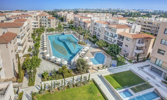 Universal Apartment | Elysia Park