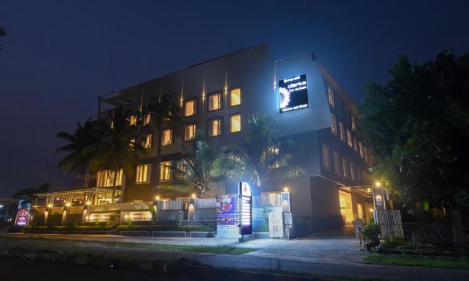 Mysore Hotel | Emerald Clarks Inn Suites
