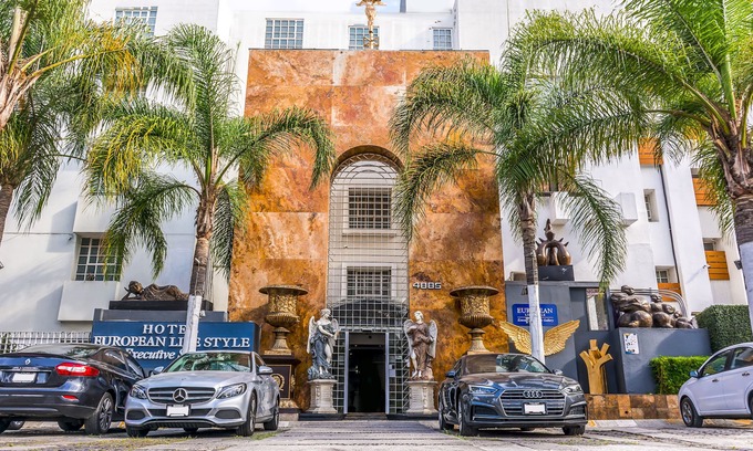 Zapopan Apartment | European Life Style Executive Suites & Gallery