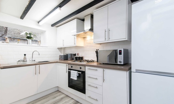 Castle Donington House | Excellent 3 bed House - Close To Airport