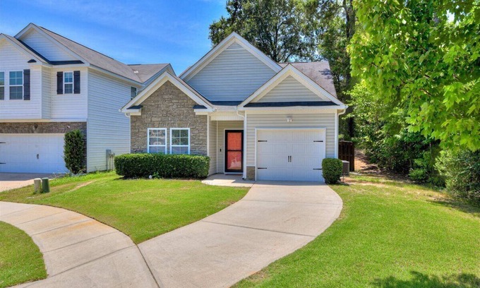 Grovetown House | Exquisite Living: Beautifully Designed Home in Prime Location