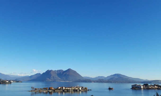 Carciano Cottage | Extraordinary 180° view over lake, 3 islands, alps and private garden