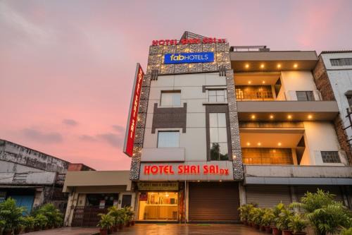 Azadpur Hotel | FabExpress Shri Sai DX - Nr Adarsh Nagar Metro