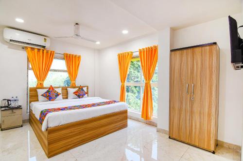 Ballygunge Hotel | FabHotel Grand Hazra Inn - Nr Ballygunge Station