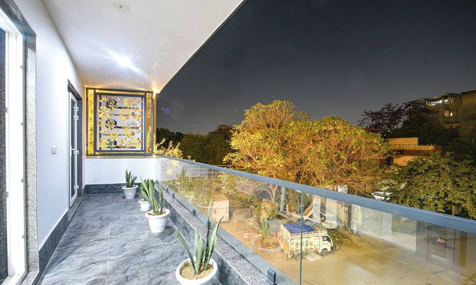 DLF City Hotel | Fabhotel Luxe 8 Stayz