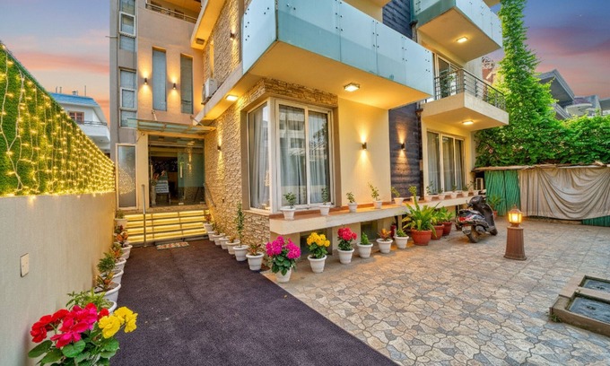 DLF Phase 3 Hotel | Fabhotel Rivlet