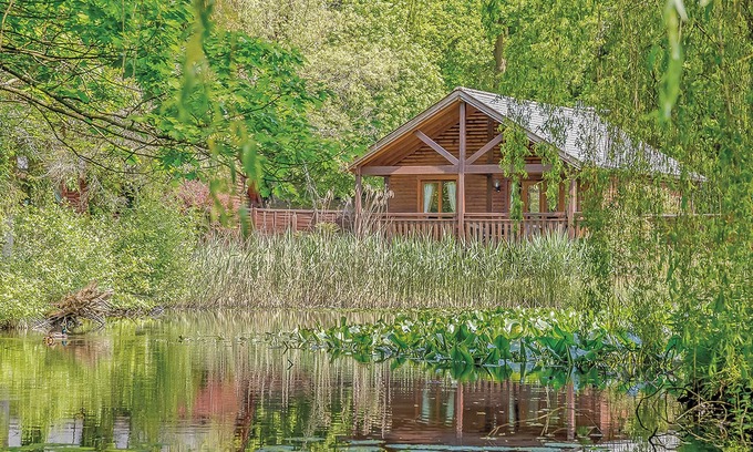 Tilford Ski Chalet | Falkner Watersedge Lodge