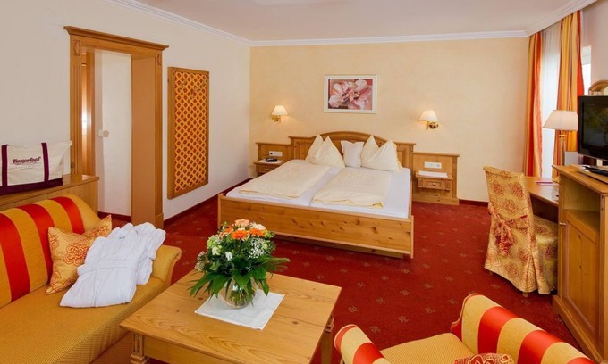 Radstadt Apartment | Familienzimmer "goldnestl" 4-6 - Hotel Taxerhof