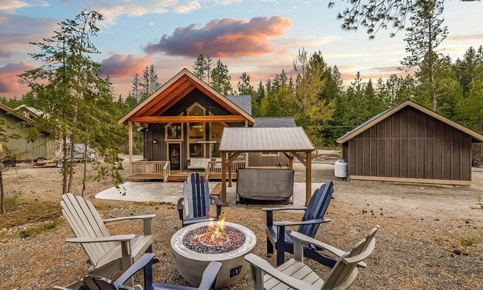 Ronald House | Family Memories!KidFrndly+HotTub + GameRm + Unwrap Hidden Gems!