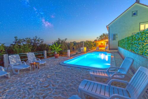 Lovrec House | Ferienhaus In Opanci Mit Beheiztem Pool, Parkplatz