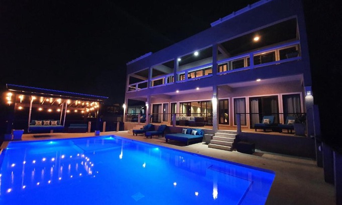 Lighthouse Estates Hotel | Fishers Landing Boutique Hotel
