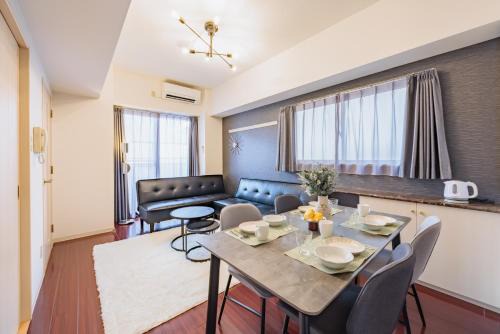 Higashi Ward Apartment | Flowing home