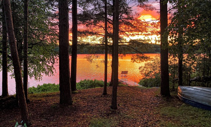 Mercer Cabin | Ford's Talpine Cottage on Echo Lake | 2-bedroom lakefront near town