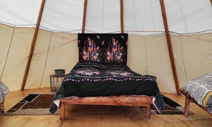 Eclaron-Braucourt-Sainte-Liviere RV Rental | Tipi Dans la Clairière au Bord du Lac Du Der