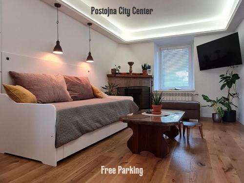 Postojna House | FRIZ&FANY Charm House