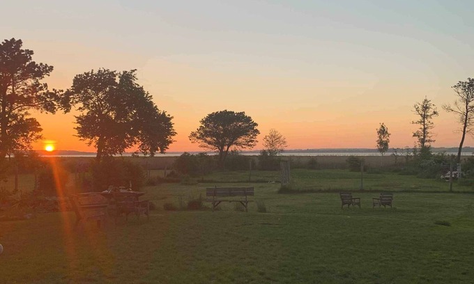 Holbaek House | Front-row summerhouse with view and big garden