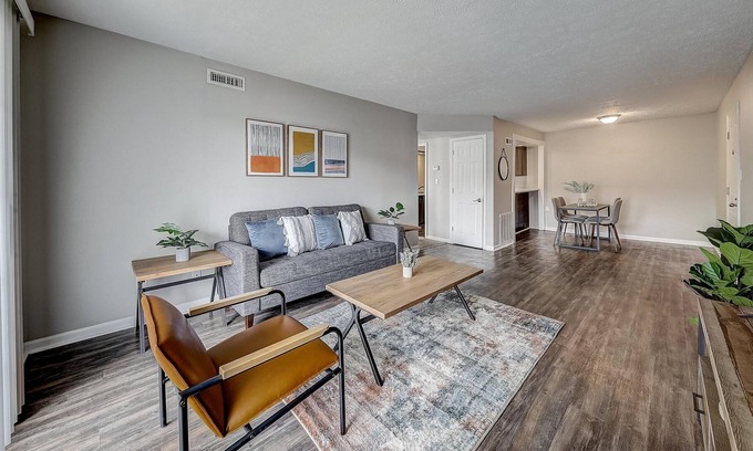 South Bend Apartment | FRONTDESK Castle Point Apts Georgetown South Bend