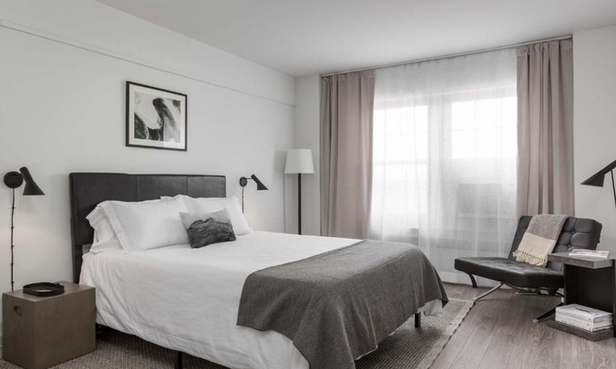 Central West End Apartment | FRONTDESK Sleek Studio Apt near BJC Hospital