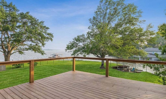 Enchanted Oaks House | Fully Renovated Luxury Lake Front Retreat for Multiple Families!