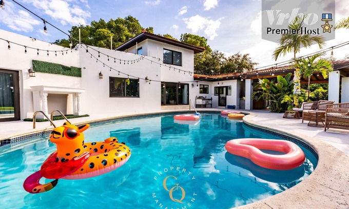 Coral Way Villa | Fun Luxury Villa W/Pool, Concierge, Yacht and Chef Services!n