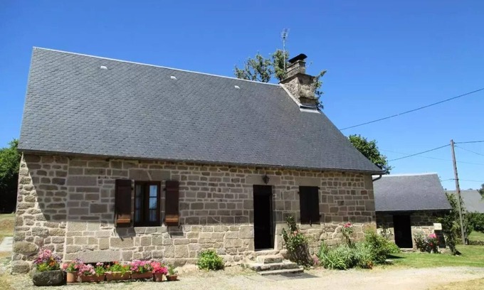Marcillac-la-Croisille Villa | Gîte de France in Marcillac la Croisille 3 ears - Gîte de France 8 people