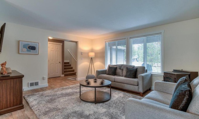 Oregon Water Wonderland House | Gadwall 1