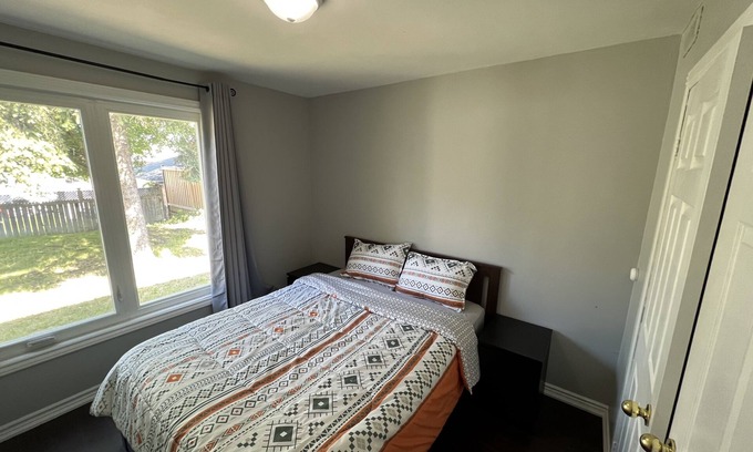 Mount Pleasant Apartment | Garden Hideaway - Private apartment close to Transit and Humber College