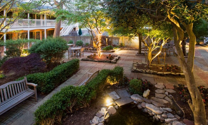 South Rehoboth Apartment | Garden-View King Room | Spacious Sitting Area