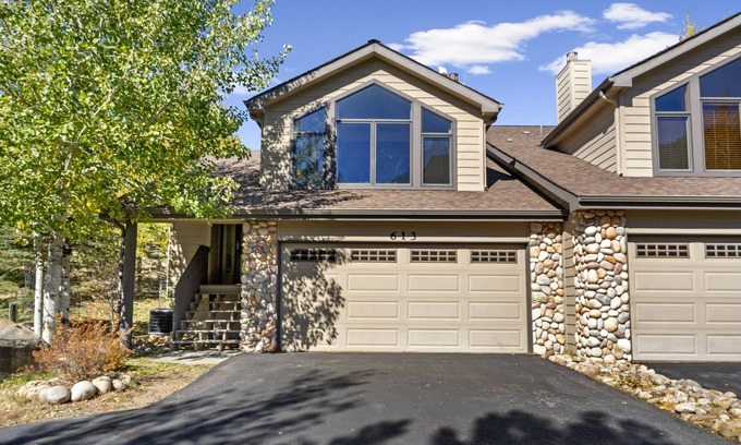 Estes Park House | Gateway to the Wildside - Lodge-Style Townhome Near Rocky Mountain National Park! -- EV #3453