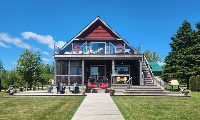 Tyne Valley Cottage | Gather with your Family & Friends under One Roof in Prince Edward Island, Canada