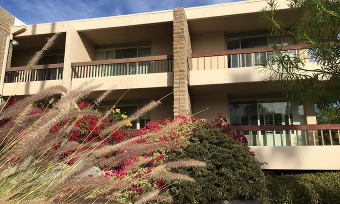 Historic Tennis Club Apartment | GetAways at Palm Springs Tennis Club