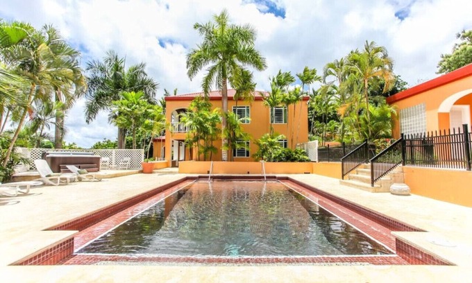 Estate River House | Ginger Fancy - 5BR on Golf Course with a Pool!