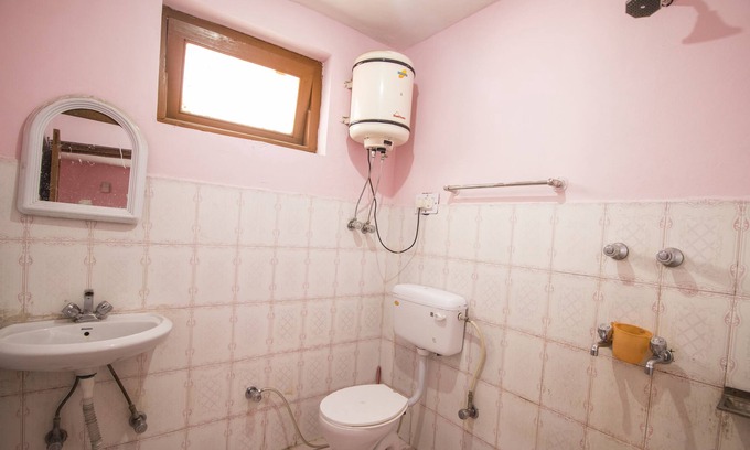 New Manali Hotel | Giriraj Guest House