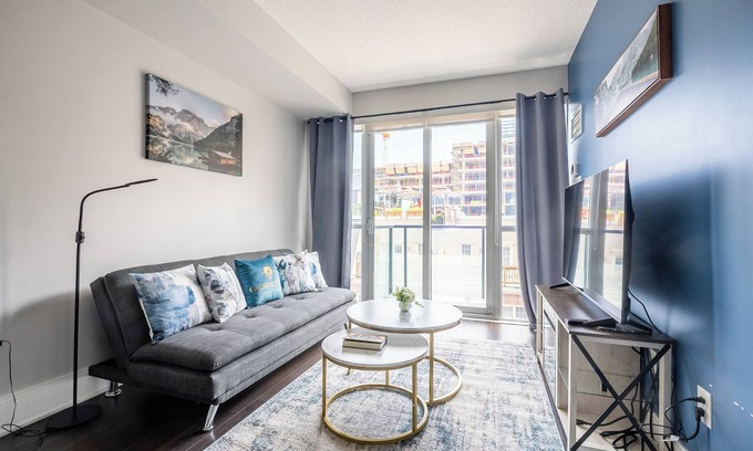 Wellington Place Condo | GLOBALSTAY. Beautiful 1 Bd+Den Condo In the Heart of Downtown