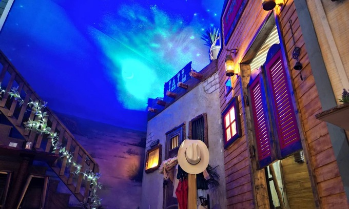 Villa Rica Cabin | Go West- Couples 1-of-a-kind old-time theme-ATL area.