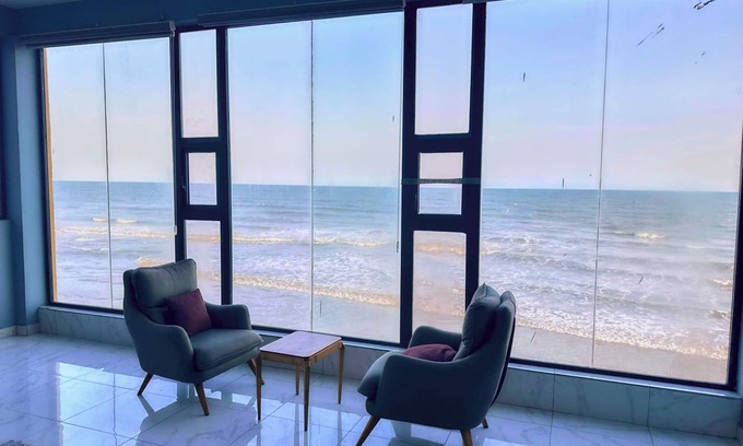 Kokrobite House | Gold Shore Villa 3-bedroom house with WiFi and AC in Kokrobite on the Beach
