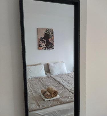 Nis Apartment | Golden lady